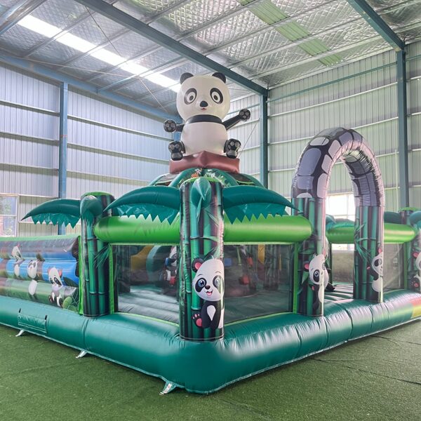 Pandas iepūšama atrakcija bērniem