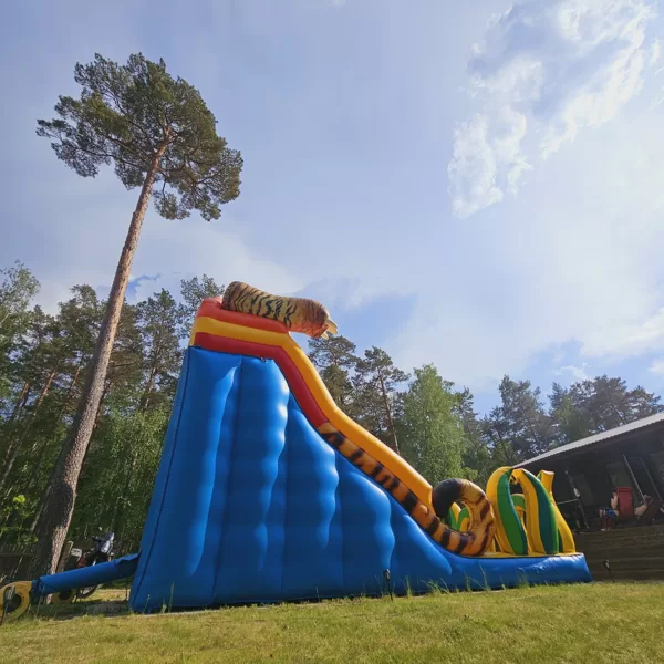 Tiger Slide piepūšama atrakcija bērniem