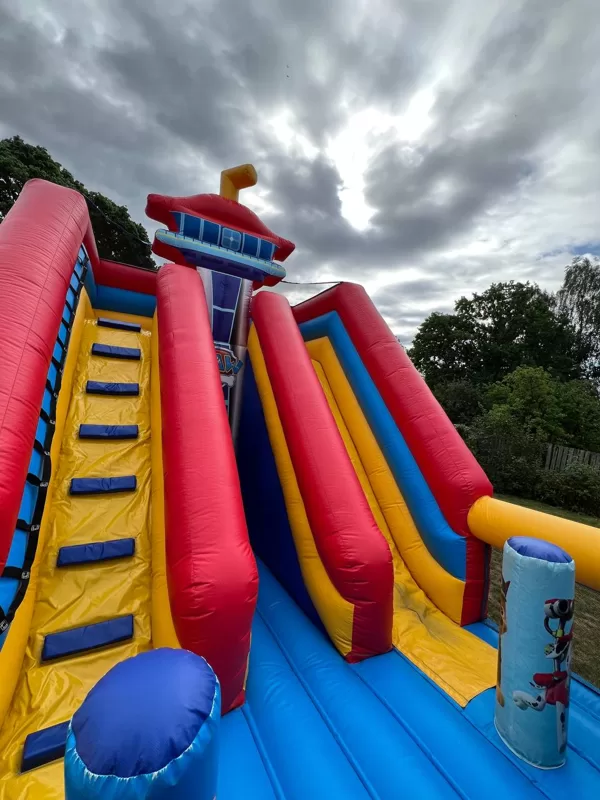 Piepūšamā atrakcija suņu patruļa slide