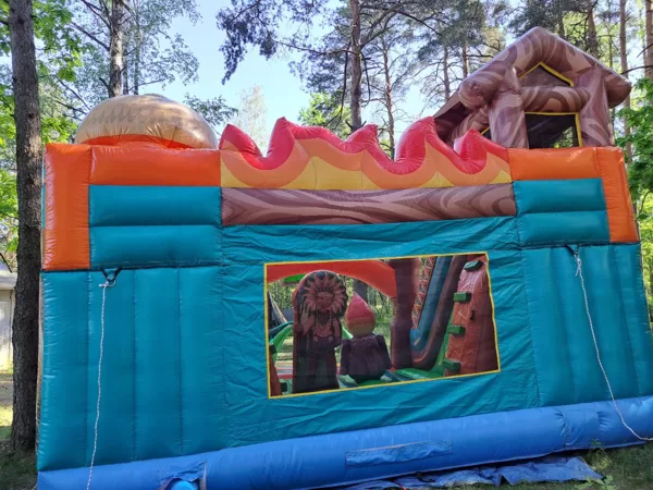 Džungļu piepūšama atrakcija bērniem