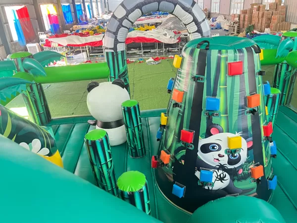 Panda piepūšamā atrakcija bērniem