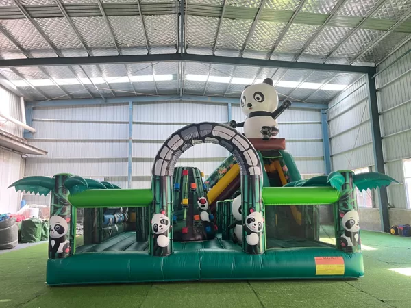 Panda piepūšamā atrakcija bērniem